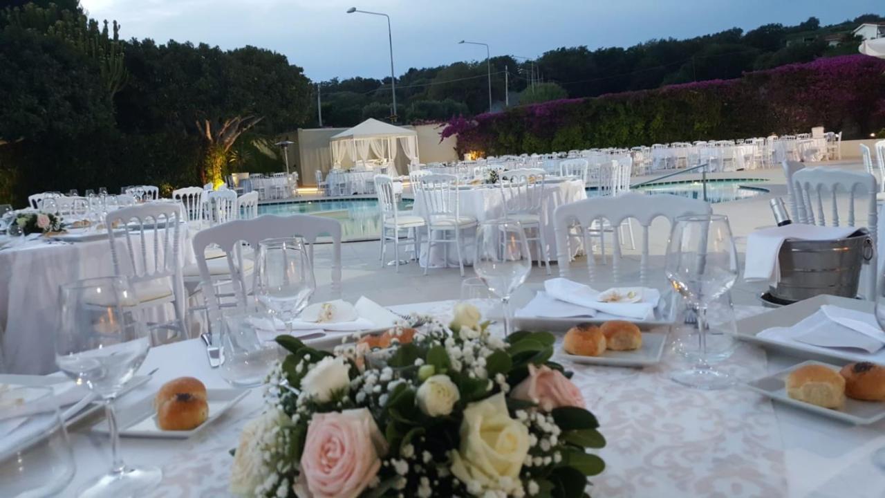 Sunshine Club Hotel Centro Benessere Ricadi Bagian luar foto